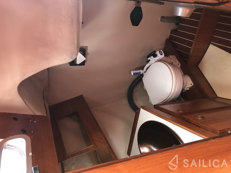 Houseboat - Yacht Charter Sailica