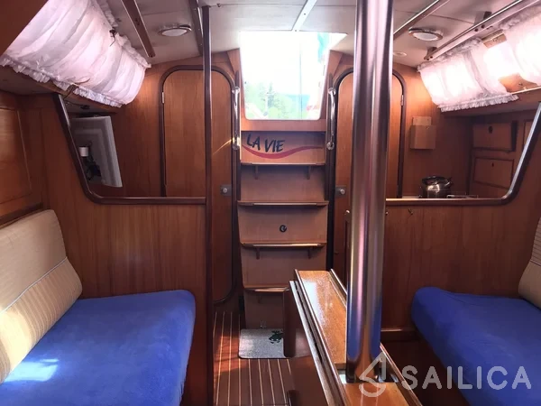 Houseboat - Yacht Charter Sailica