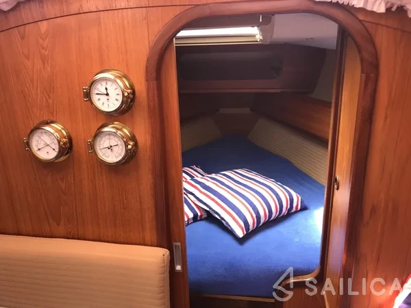 Houseboat - Yacht Charter Sailica