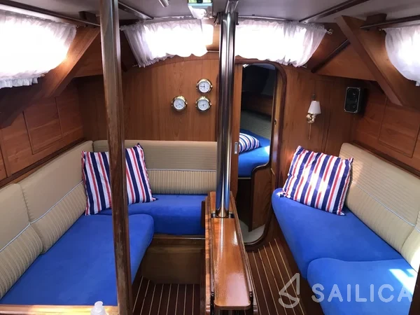Houseboat - Yacht Charter Sailica