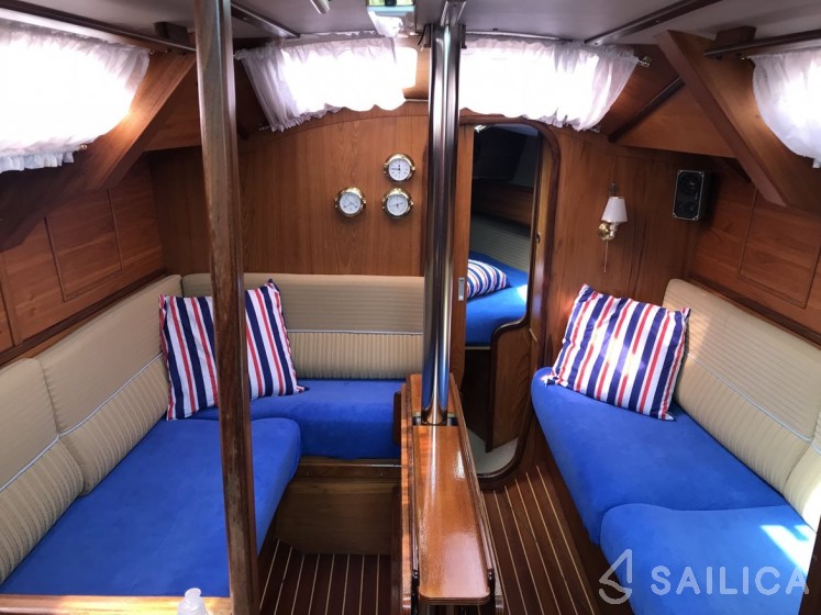 Houseboat - Yacht Charter Sailica