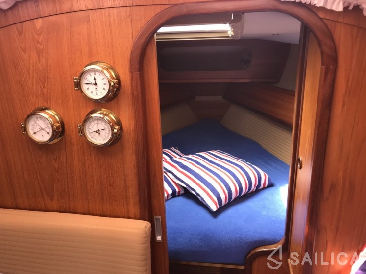 Houseboat - Yacht Charter Sailica