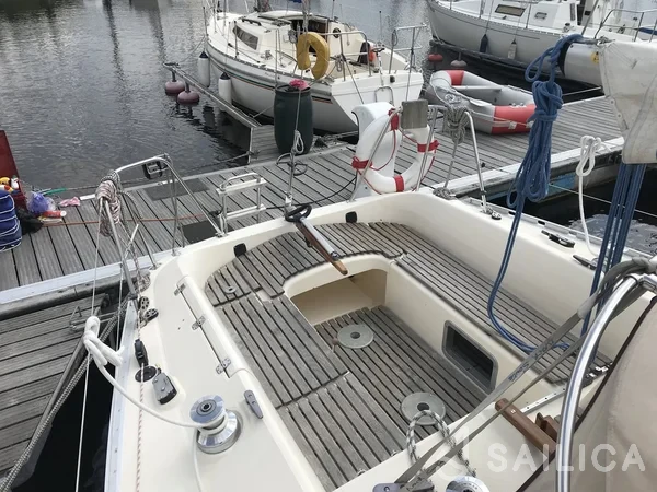 Houseboat - Yacht Charter Sailica