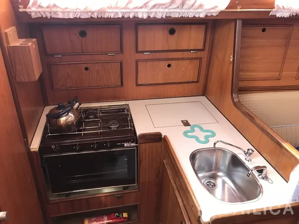Houseboat - Yacht Charter Sailica