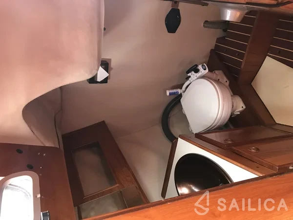 Houseboat - Yacht Charter Sailica
