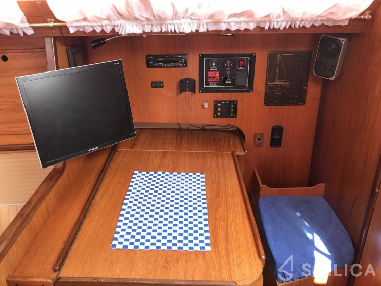 Houseboat - Yacht Charter Sailica