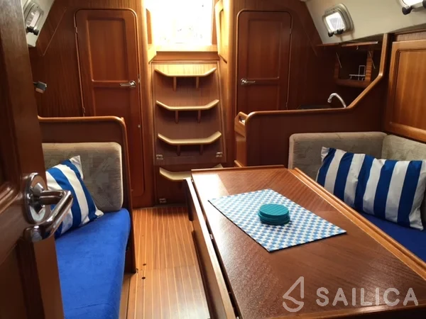 Houseboat - Yacht Charter Sailica