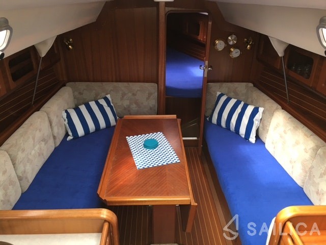 Houseboat - Yacht Charter Sailica