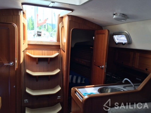 Houseboat - Yacht Charter Sailica