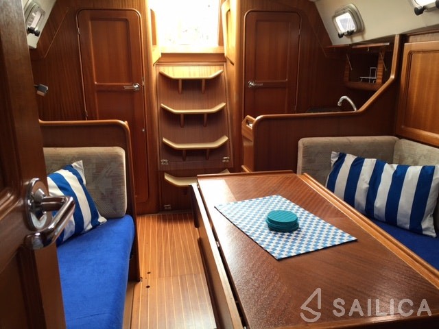 Houseboat - Yacht Charter Sailica