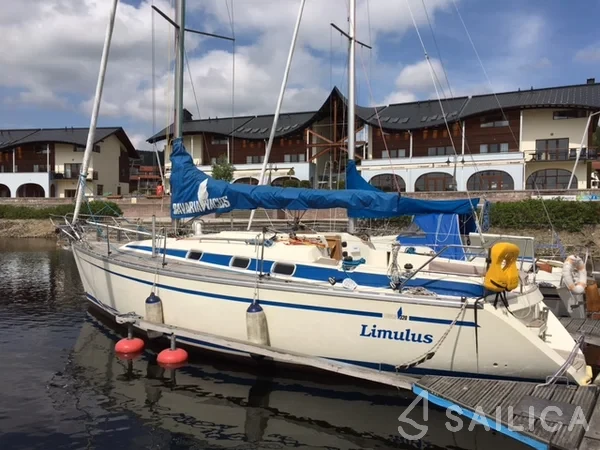 Houseboat - Yacht Charter Sailica