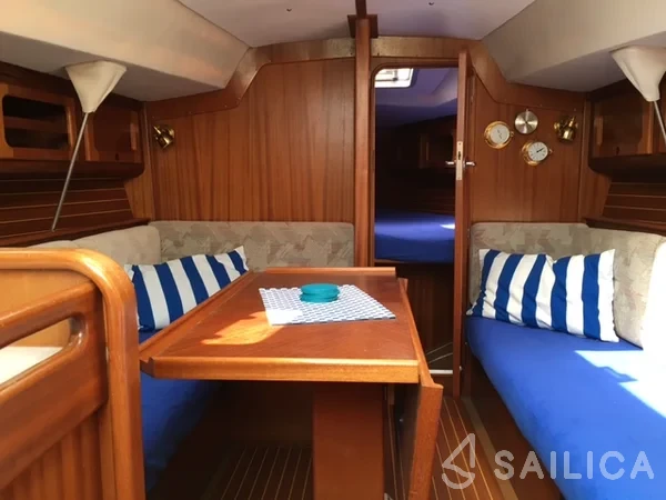 Houseboat - Yacht Charter Sailica