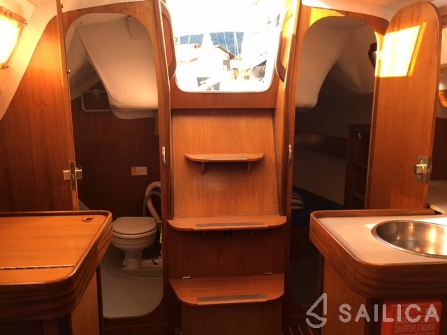 Houseboat - Yacht Charter Sailica