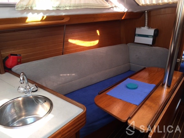 Houseboat - Yacht Charter Sailica