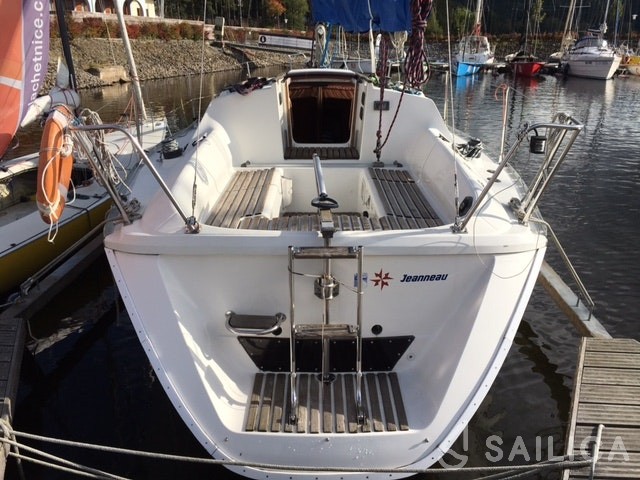 Houseboat - Yacht Charter Sailica
