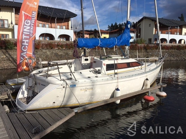 Houseboat - Yacht Charter Sailica