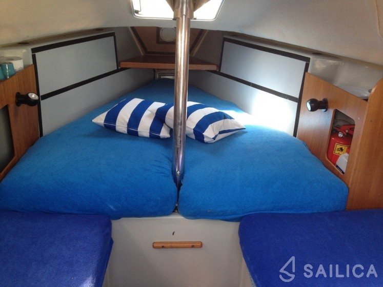 Houseboat - Yacht Charter Sailica