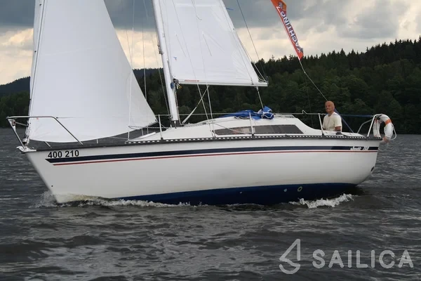 Houseboat - Yacht Charter Sailica