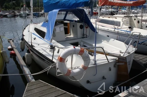 Houseboat - Yacht Charter Sailica