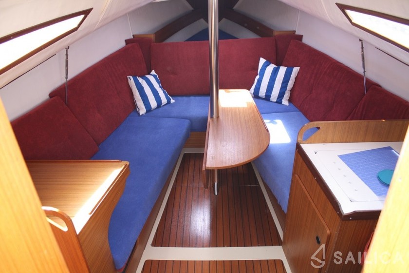 Houseboat - Yacht Charter Sailica