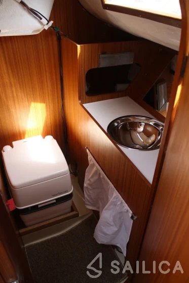 Houseboat - Yacht Charter Sailica