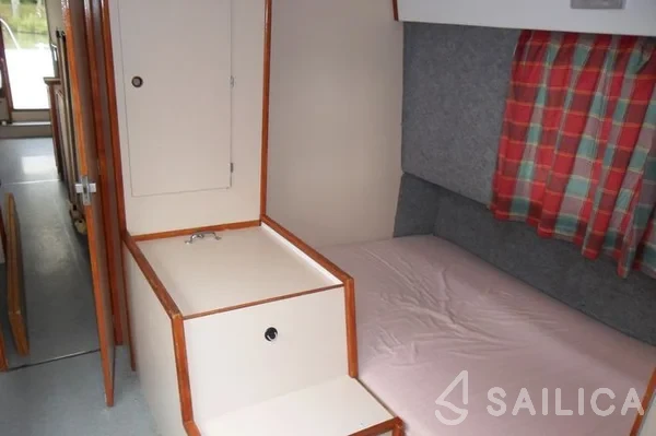Houseboat - Yacht Charter Sailica