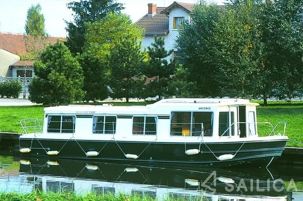 Houseboat - Yacht Charter Sailica