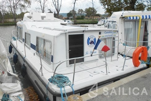 Houseboat - Yacht Charter Sailica