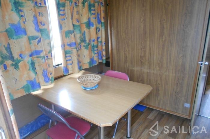 Houseboat - Yacht Charter Sailica