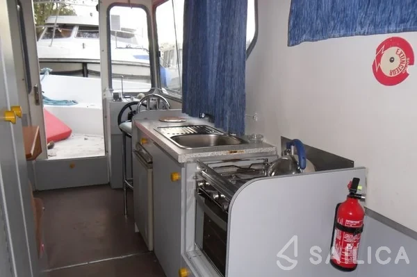Houseboat - Yacht Charter Sailica