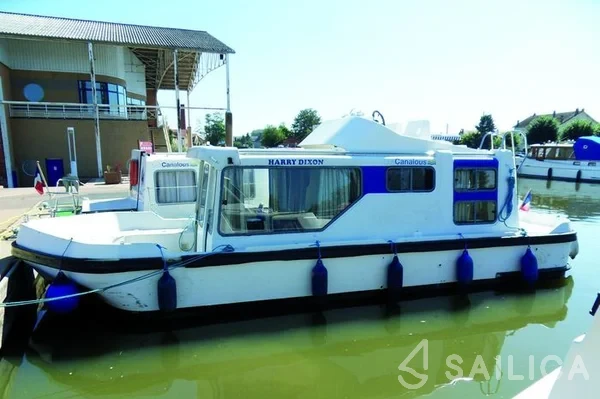 Houseboat - Yacht Charter Sailica