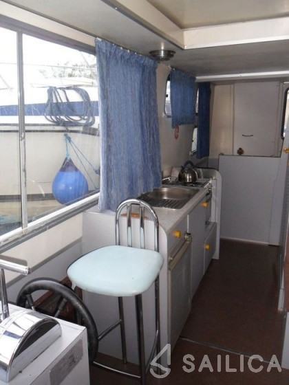 Houseboat - Yacht Charter Sailica