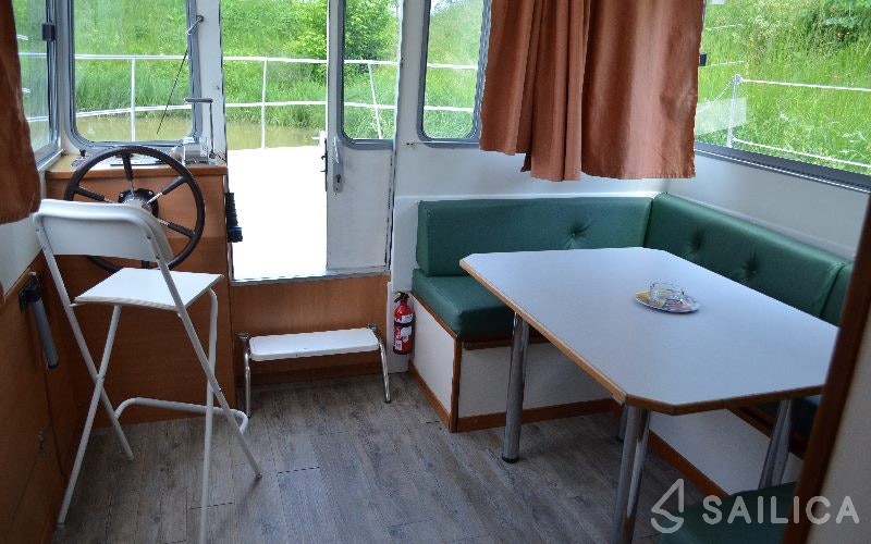 Houseboat - Yacht Charter Sailica