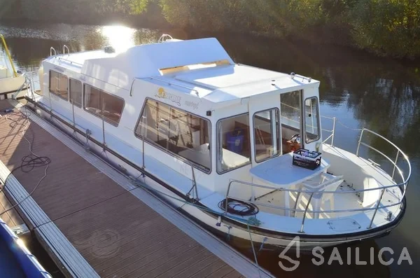 Houseboat - Yacht Charter Sailica