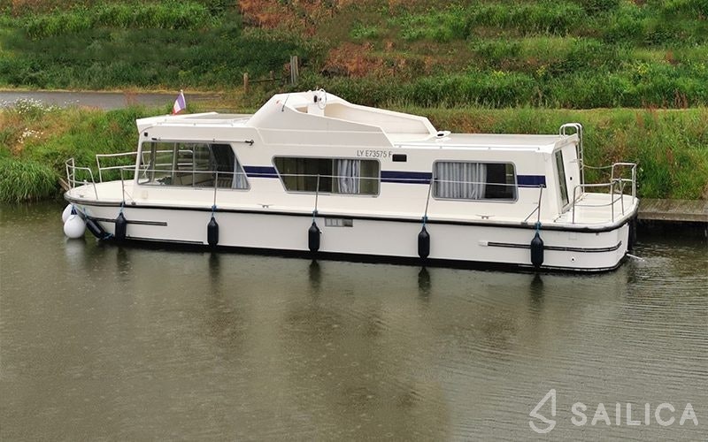 Houseboat - Yacht Charter Sailica