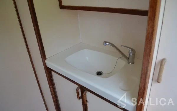 Houseboat - Yacht Charter Sailica