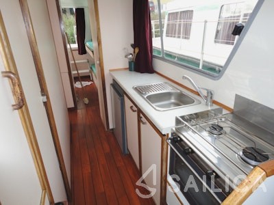 Houseboat - Yacht Charter Sailica