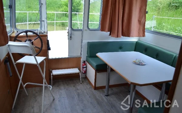 Houseboat - Yacht Charter Sailica
