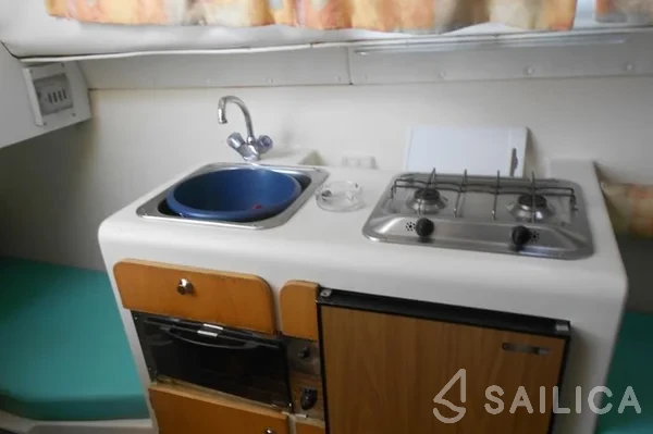 Houseboat - Yacht Charter Sailica