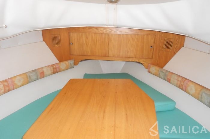 Houseboat - Yacht Charter Sailica