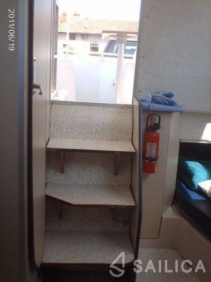 Houseboat - Yacht Charter Sailica