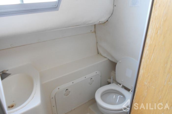 Houseboat - Yacht Charter Sailica