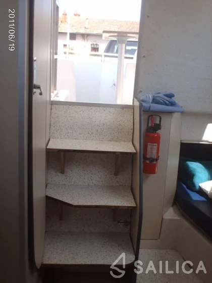 Houseboat - Yacht Charter Sailica