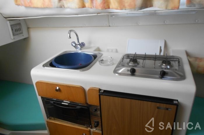 Houseboat - Yacht Charter Sailica