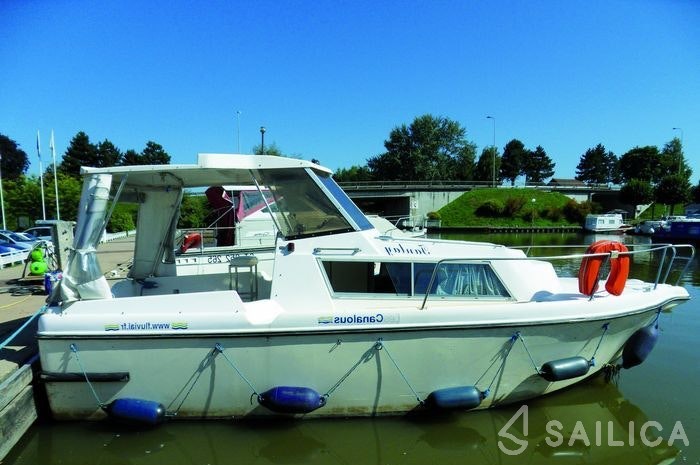 Houseboat - Yacht Charter Sailica