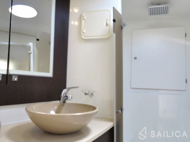 Salina 48 Evolution - 3 + 1 cab. - Yacht Charter Sailica