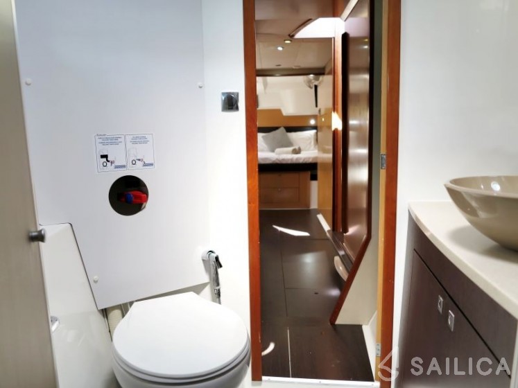 Salina 48 Evolution - 3 + 1 cab. - Yacht Charter Sailica
