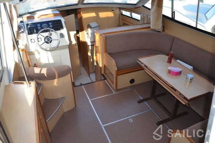 Houseboat - Yacht Charter Sailica
