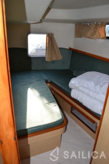 Houseboat - Yacht Charter Sailica