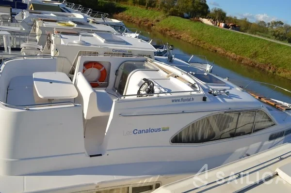 Houseboat - Yacht Charter Sailica